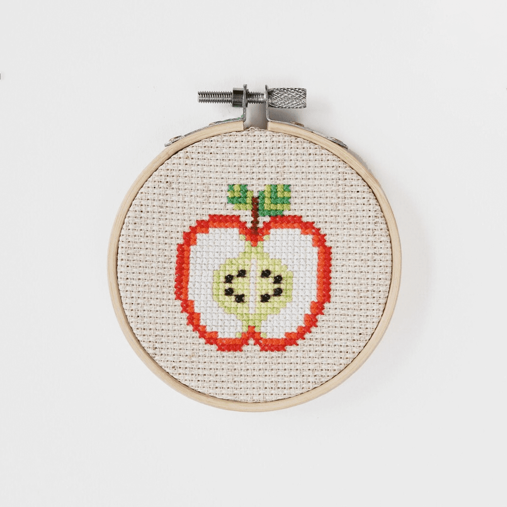Diana Watters – CROSS STITCH – Apple (3in)